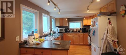 Kitchen - 565 Edison Avenue, Ottawa, ON - Indoor Photo Showing Kitchen