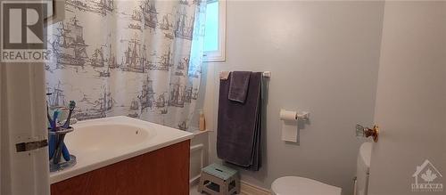 Main Bathroom - 2nd level. - 565 Edison Avenue, Ottawa, ON - Indoor Photo Showing Bathroom