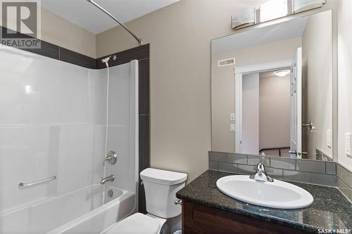 212 212 Willis Crescent, Saskatoon, SK - Indoor Photo Showing Bathroom