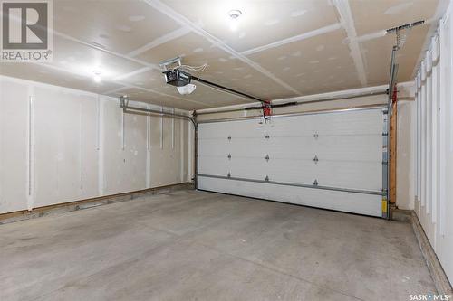 212 212 Willis Crescent, Saskatoon, SK - Indoor Photo Showing Garage