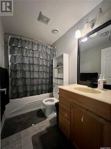 1219 Hargreaves Way, Saskatoon, SK - Indoor Photo Showing Bathroom