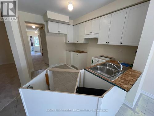 138 Cliff Thompson Crescent, Georgina, ON - Indoor Photo Showing Kitchen With Double Sink