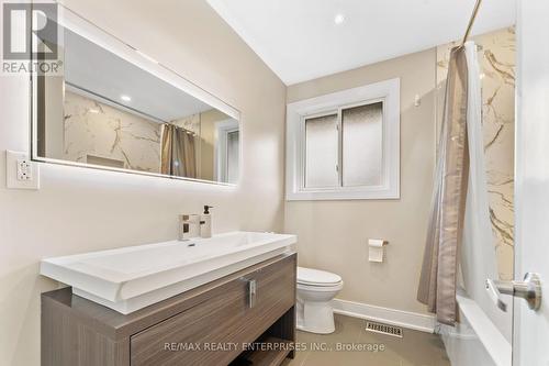 3607 Swirlingleaves Crescent, Mississauga, ON - Indoor Photo Showing Bathroom