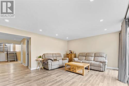 3607 Swirlingleaves Crescent, Mississauga, ON - Indoor Photo Showing Living Room