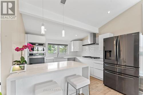 3607 Swirlingleaves Crescent, Mississauga, ON - Indoor Photo Showing Kitchen With Upgraded Kitchen