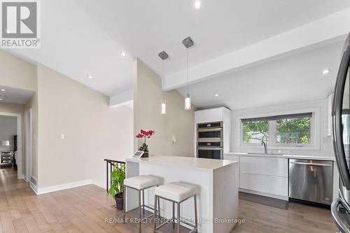 3607 Swirlingleaves Crescent, Mississauga, ON - Indoor Photo Showing Kitchen