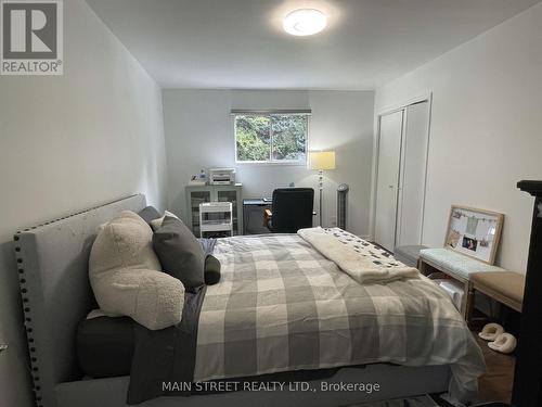 19 Beaucourt Road E, Hamilton, ON - Indoor Photo Showing Bedroom