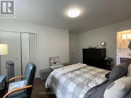 19 Beaucourt Road E, Hamilton, ON - Indoor Photo Showing Bedroom
