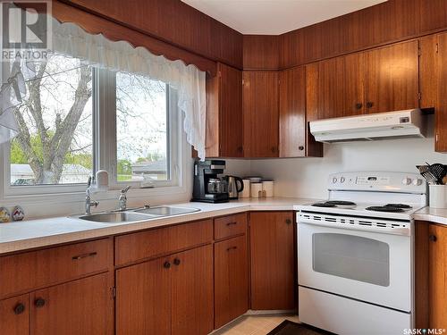 1008 2Nd Avenue, Raymore, SK - Indoor Photo Showing Kitchen With Double Sink