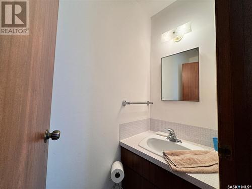 1008 2Nd Avenue, Raymore, SK - Indoor Photo Showing Bathroom