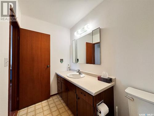 1008 2Nd Avenue, Raymore, SK - Indoor Photo Showing Bathroom