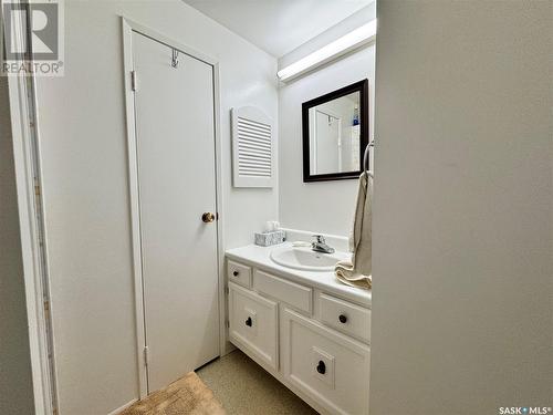 1008 2Nd Avenue, Raymore, SK - Indoor Photo Showing Bathroom