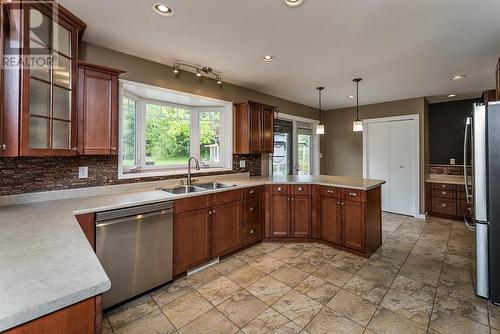 7125 Valleyview Drive, Prince George, BC - Indoor Photo Showing Kitchen With Double Sink