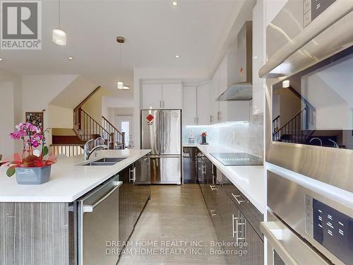 32 Kenneth Wood Crescent, Toronto, ON - Indoor Photo Showing Kitchen With Double Sink With Upgraded Kitchen