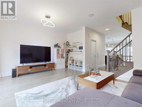 32 Kenneth Wood Crescent, Toronto, ON - Indoor Photo Showing Living Room