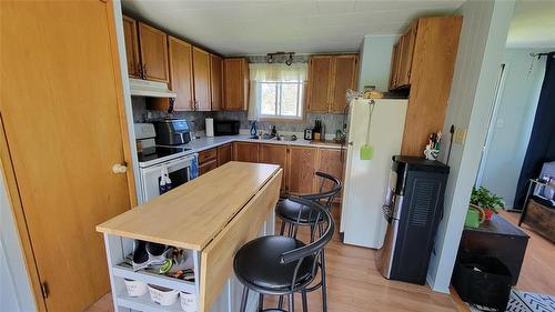 450 Pth 9 Highway, Winnipeg Beach, MB - Indoor Photo Showing Kitchen With Double Sink