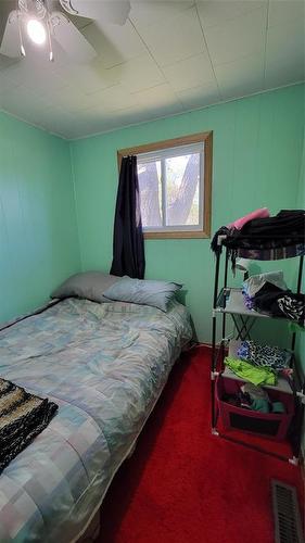 450 Pth 9 Highway, Winnipeg Beach, MB - Indoor Photo Showing Bedroom