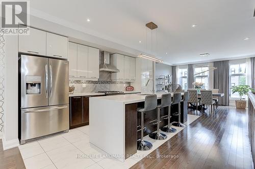 28 Mcgurran Lane, Richmond Hill, ON - Indoor Photo Showing Kitchen With Upgraded Kitchen