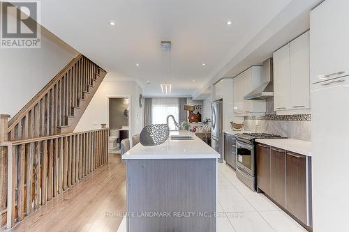 28 Mcgurran Lane, Richmond Hill, ON - Indoor Photo Showing Kitchen