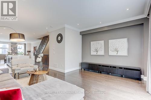 28 Mcgurran Lane, Richmond Hill, ON - Indoor Photo Showing Living Room