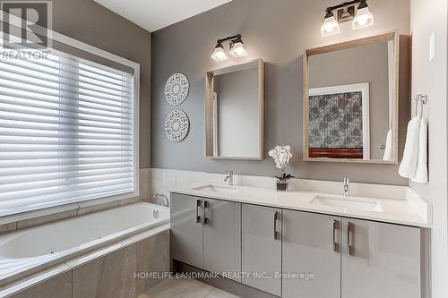 28 Mcgurran Lane, Richmond Hill, ON - Indoor Photo Showing Bathroom