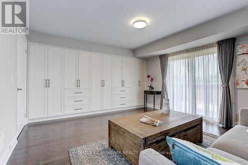 28 Mcgurran Lane, Richmond Hill, ON - Indoor Photo Showing Living Room