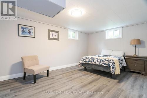 215 Sunnybrae Avenue, Innisfil, ON - Indoor Photo Showing Bedroom