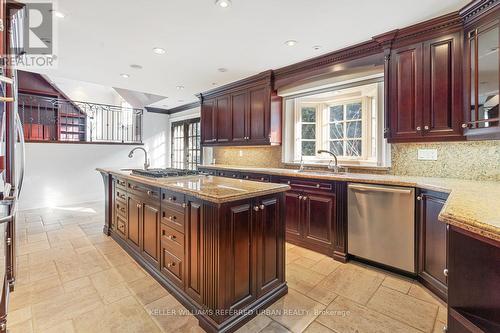 19 Forest Glen Crescent, Toronto, ON - Indoor Photo Showing Kitchen