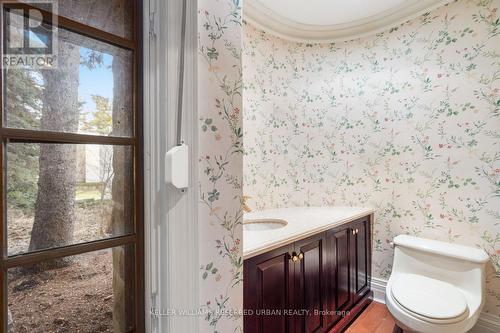 19 Forest Glen Crescent, Toronto, ON - Indoor Photo Showing Bathroom