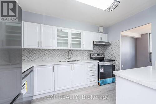 510 - 10 Edgecliff Golfway, Toronto, ON - Indoor Photo Showing Kitchen With Double Sink
