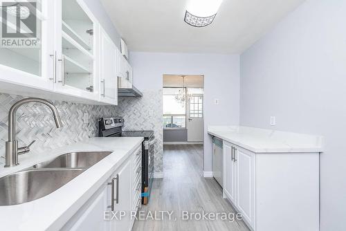 510 - 10 Edgecliff Golfway, Toronto, ON - Indoor Photo Showing Kitchen With Double Sink