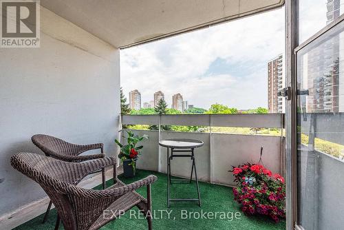 510 - 10 Edgecliff Golfway, Toronto, ON - Outdoor