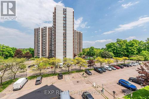 510 - 10 Edgecliff Golfway, Toronto, ON - Outdoor