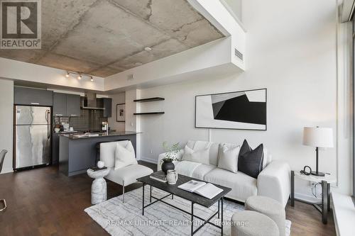 722 - 95 Bathurst Street, Toronto, ON - Indoor Photo Showing Living Room