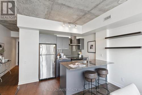 722 - 95 Bathurst Street, Toronto, ON - Indoor Photo Showing Kitchen