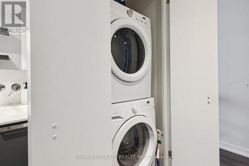 722 - 95 Bathurst Street, Toronto, ON - Indoor Photo Showing Laundry Room