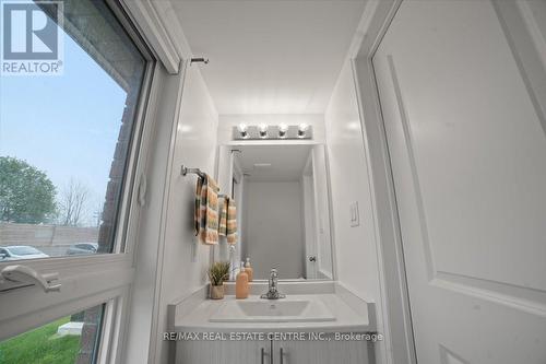 47 Caspian Square, Clarington, ON - Indoor Photo Showing Bathroom