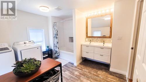 92 Cedar Street, Belleville, ON - Indoor Photo Showing Bathroom