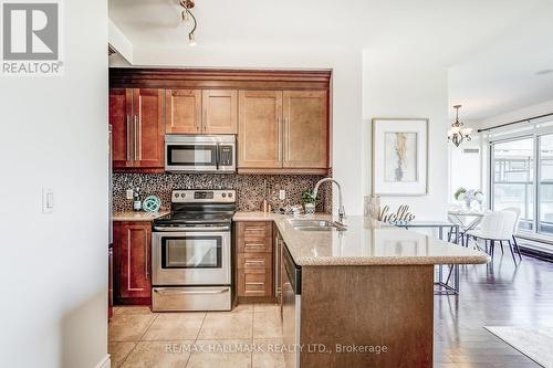 Ph 109 - 18 Harding Boulevard E, Richmond Hill, ON - Indoor Photo Showing Kitchen With Double Sink