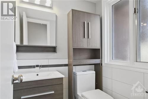 84 Inverary Drive, Ottawa, ON - Indoor Photo Showing Bathroom