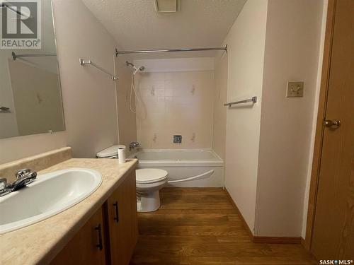 414 2410 Heseltine Road, Regina, SK - Indoor Photo Showing Bathroom