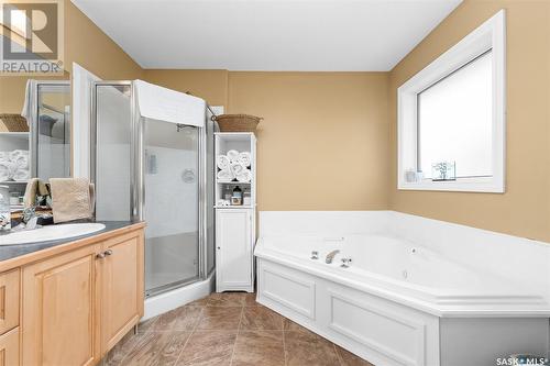 233 Wood Lily Drive, Moose Jaw, SK - Indoor Photo Showing Bathroom