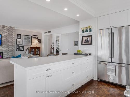 1201-20 Avoca Ave, Toronto, ON - Indoor Photo Showing Kitchen