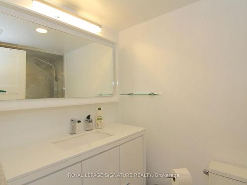 2207-33 Elmhurst Ave, Toronto, ON - Indoor Photo Showing Bathroom