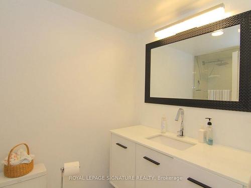 2207-33 Elmhurst Ave, Toronto, ON - Indoor Photo Showing Bathroom