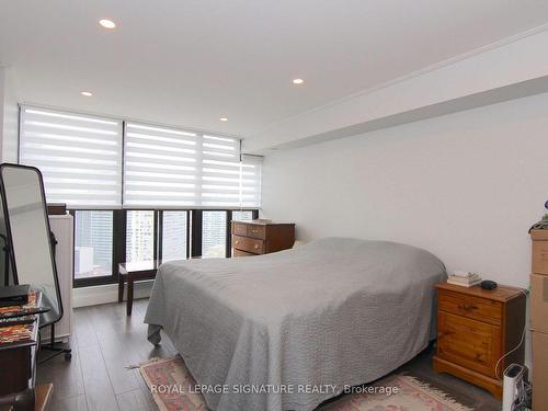 2207-33 Elmhurst Ave, Toronto, ON - Indoor Photo Showing Bedroom