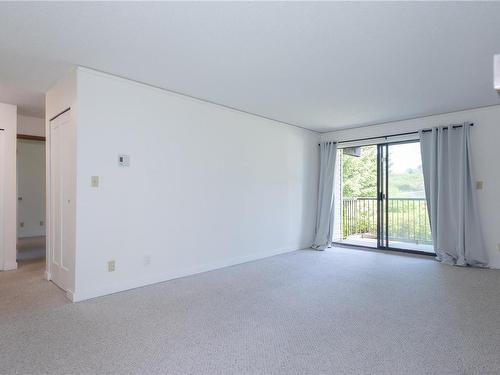 218-585 Dogwood St South, Campbell River, BC - Indoor Photo Showing Living Room With Fireplace