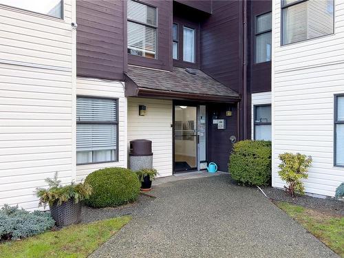 218-585 Dogwood St South, Campbell River, BC - Indoor Photo Showing Laundry Room