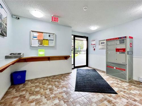 218-585 Dogwood St South, Campbell River, BC - Indoor Photo Showing Laundry Room