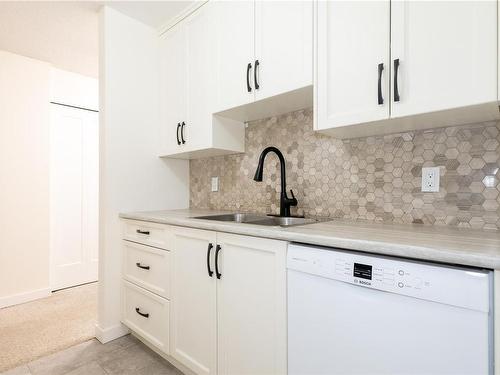 218-585 Dogwood St South, Campbell River, BC - Indoor Photo Showing Kitchen